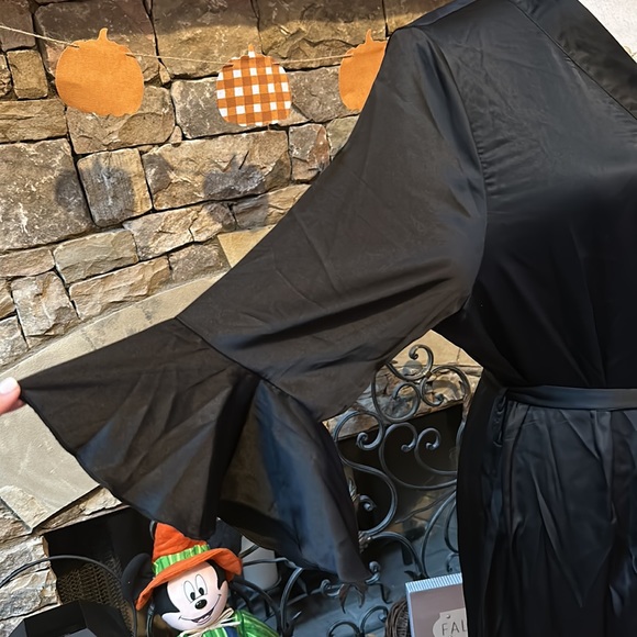 NWT Black Satin Ruffle Hem Short Kimono Robe Size XL - Picture 3 of 10